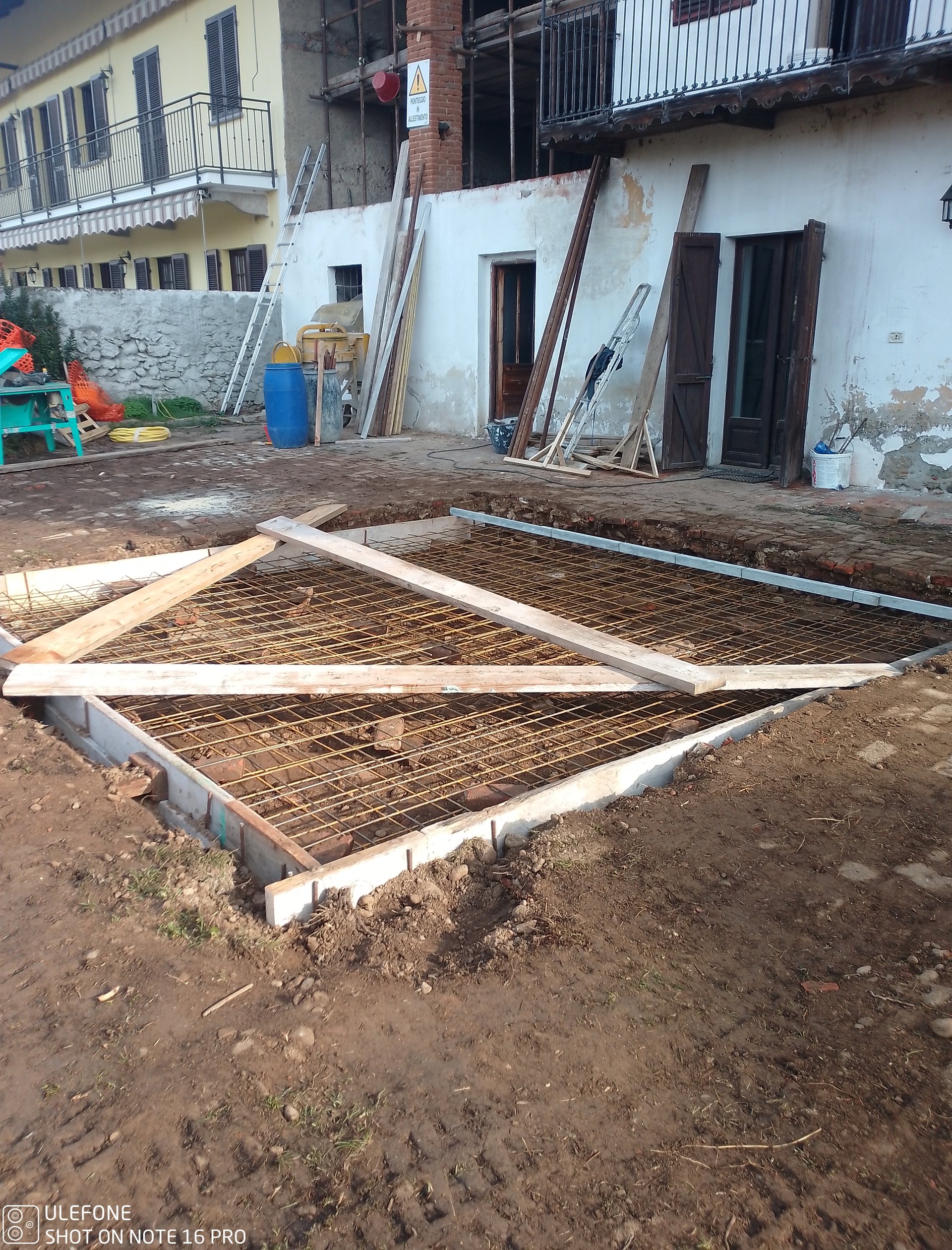 Rifacimento tetto villa Vercelli — fase di cantiere 1